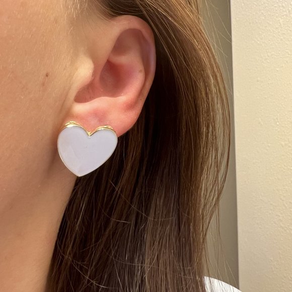 White Heart Enamel Stud Earrings NEW - Picture 2 of 3